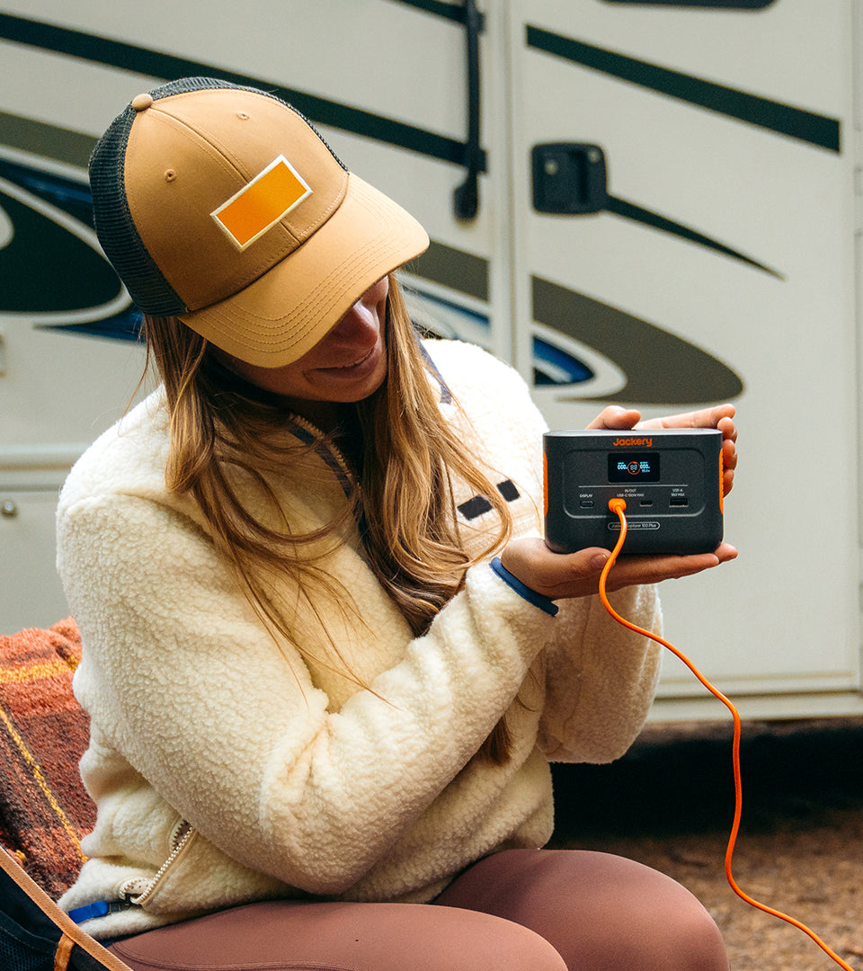Заряджання Jackery Explorer 100 Plus через USB-C