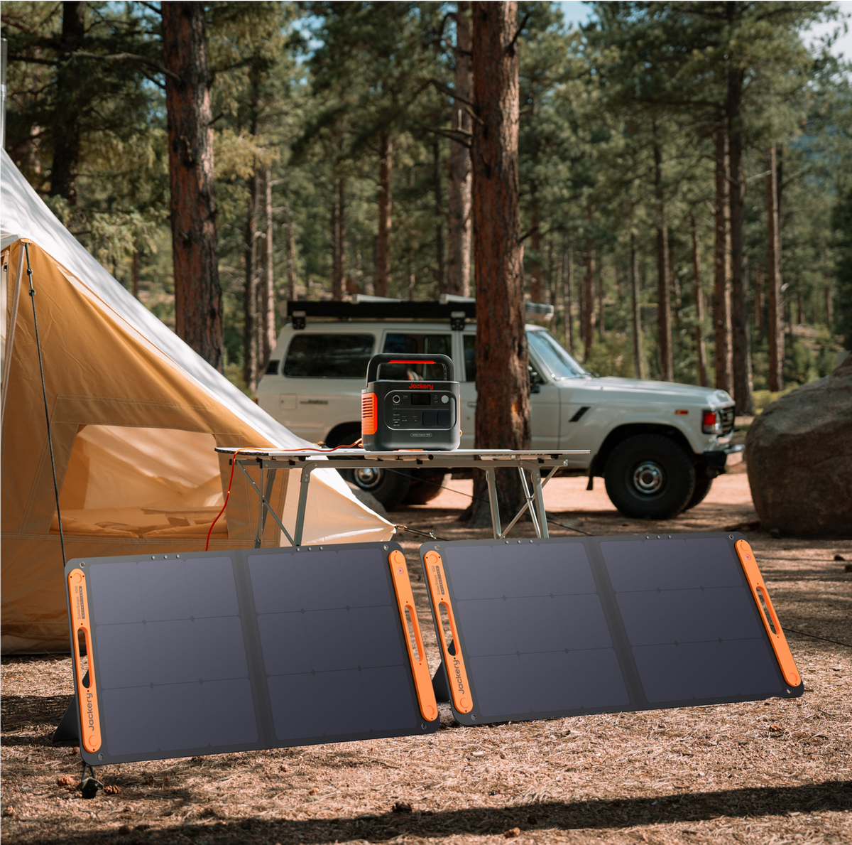 Портативна зарядна станція Jackery Explorer 1000 v2 — Сонячне заряджання: 2 × SolarSaga 100 Вт