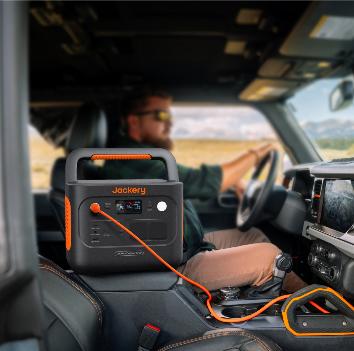 Портативна зарядна станція Jackery Explorer 1000 v2 — Заряджання від автомобіля