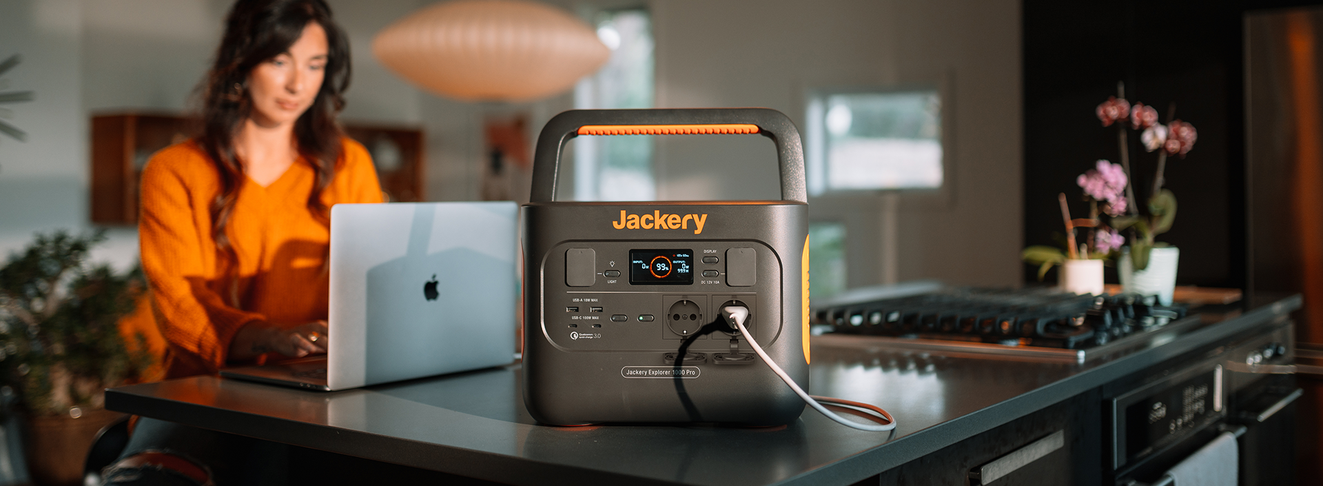 Jackery Explorer 1000 Pro | 1002Wh Portable Power Station Fast