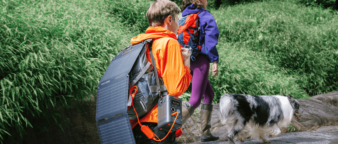 Jackery Explorer 300D — Сонячне заряджання для поїздок
